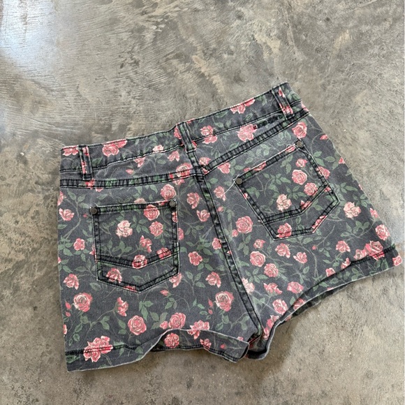 Black Floral Denim Shorts - Picture 2 of 4